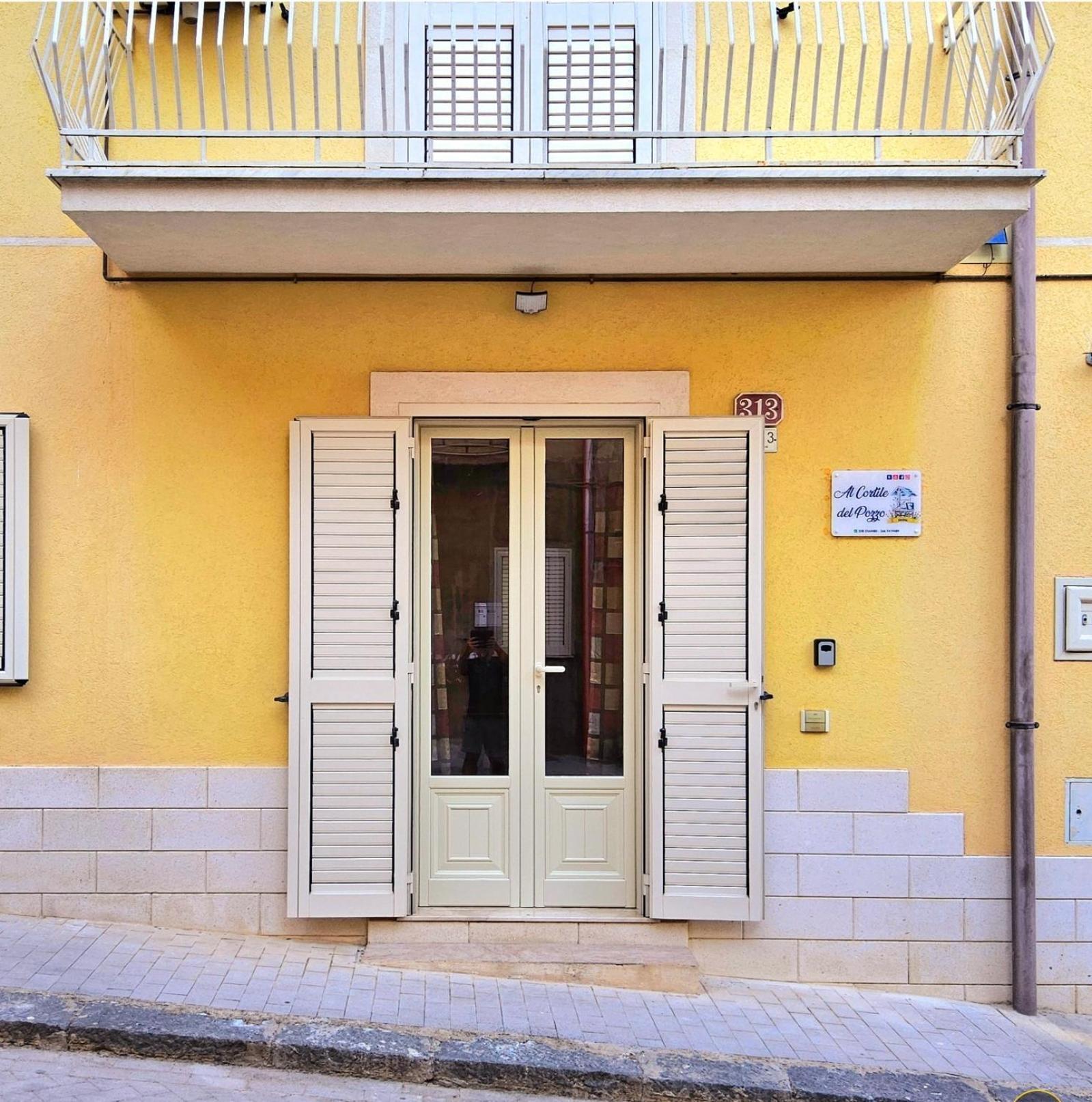 Al Cortile Del Pozzo Lägenhet Delia Exteriör bild