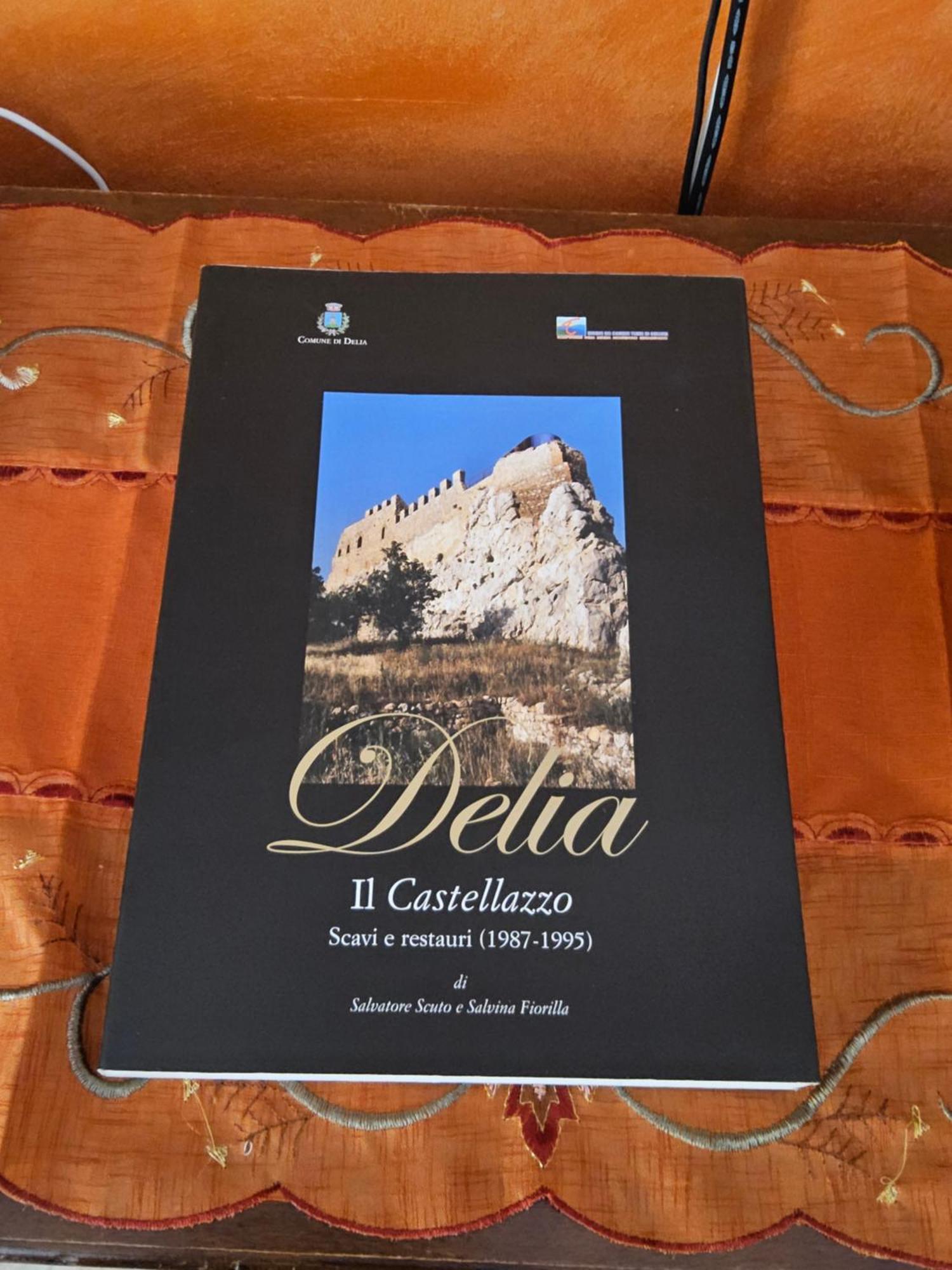 Al Cortile Del Pozzo Lägenhet Delia Exteriör bild